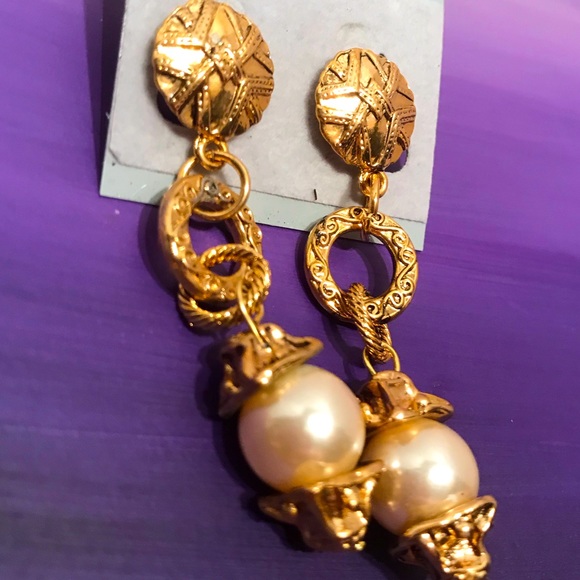 NWT Vintage Gold Drop Earrings Screw Back Clip On - Picture 4 of 6
